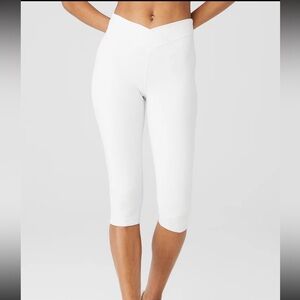 Alo Airbrush V-Cut Define Capri